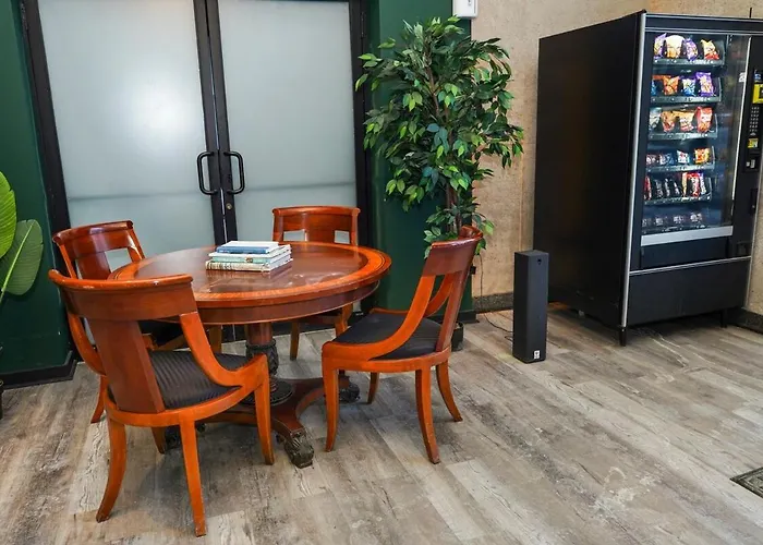 Modern 2br Loft With Amazing Skyline View And Optional Parking For 8 Guests Near Mccormick Place And Soldier Field