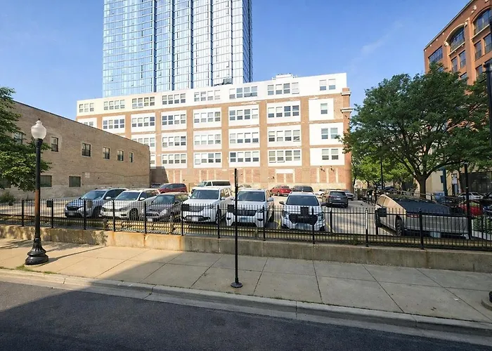 Modern 2br Loft With Amazing Skyline View And Optional Parking For 8 Guests Near Mccormick Place And Soldier Field Appartement